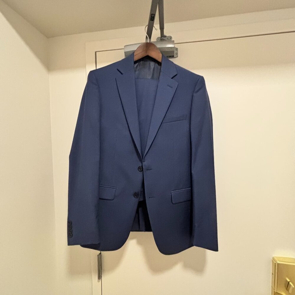 Calvin Klein 100% wool suit NWOT slim